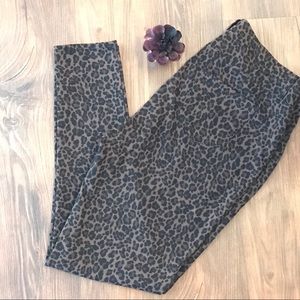 🎅 Like New Cheetah Print Jeggings